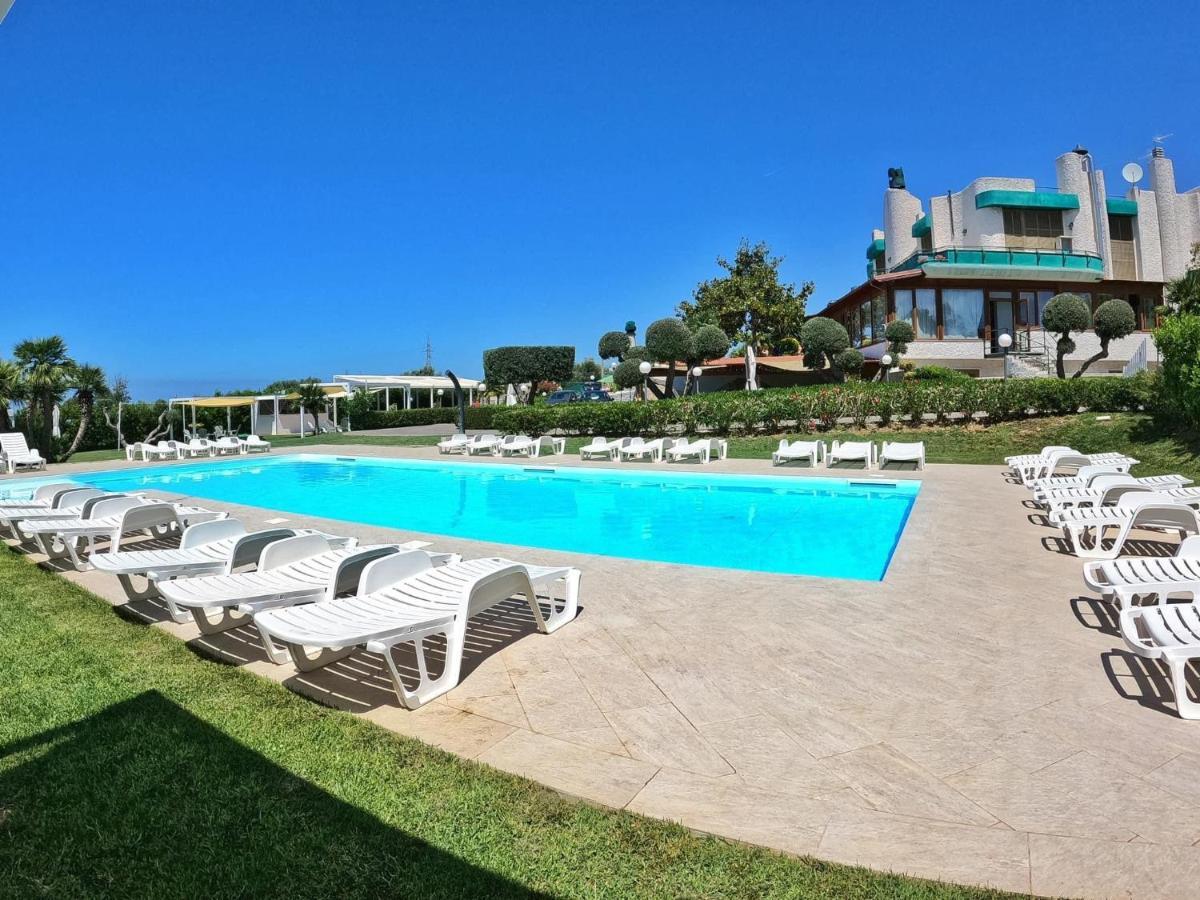 villalessandra Civitavecchia Exteriör bild