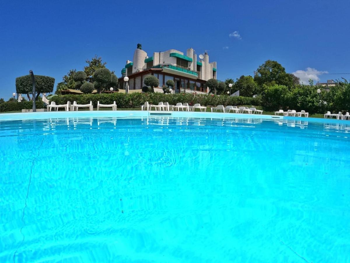 villalessandra Civitavecchia Exteriör bild